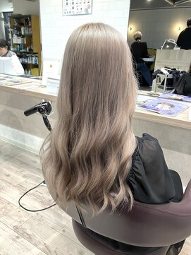 コワファーストナガサキシャンプーボーイ(COIFF1RST NAGASAKI SHAMPOO BOY) 長崎 ブリーチ2回 ホワイトミルクティー