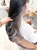 ネオリーブアイム 横浜西口店(Neolive aim)&nbsp;ロングヘア ホワイトグレー 見せるインナーカラー【横浜】k