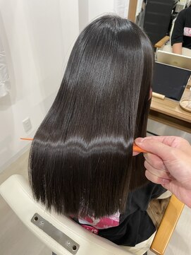 【美髪矯正】乾かすだけでサラサラな髪に