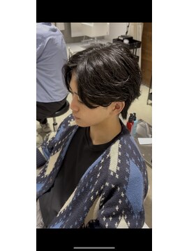 ミリ(milli Produce by ITAKURA) 毛流れフェザーパーマ