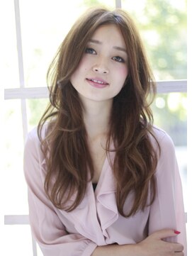 クィーンズガーデンバイケーツーギンザ(QUEEN’S GARDEN by K two GINZA) [K-two銀座]センターパート×小顔カットのスウィートロング