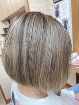 ヘアーメイク ウープス(hair make Oops!) ハイライト多めボブ