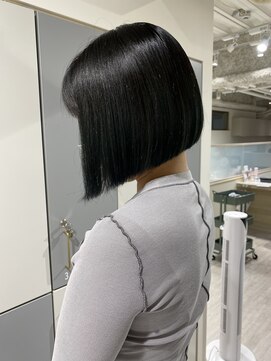 ラベスト キョウト(LOVEST) ブルーブラックのボブ