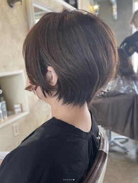アトリエ エス atelier es HAIRDESIGN 丸みショート/上品大人ショート/レイヤーカット/ショートヘア