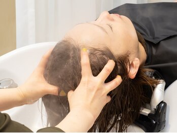 アラナヘア 六甲道店(Alana Hair)の写真/当店ではカラー後のシャンプーの時間を大切にしています。頭皮ケアにもこだわるあなたにオススメ◎