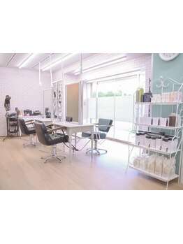 少人数だから周りの目も気にならない！居心地の良い空間で通い続けたくなるアットホームなサロンです♪