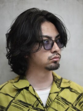 大人の波巻きスパイラルパーマミディアムロングメンズカットヘア