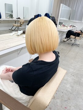 ニュート(Neut ) ホワイトブロンド/ケアブリーチ抜きっぱなし/ハイトーンボブ
