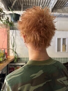 ソーレ(sole) yosukeオレンジスパイキーショートブリーチカラーハイトーン