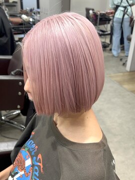 リグ 横浜(Lig.) モーヴピンクカラーブリーチダブルカラー切りっぱなしボブ横浜駅
