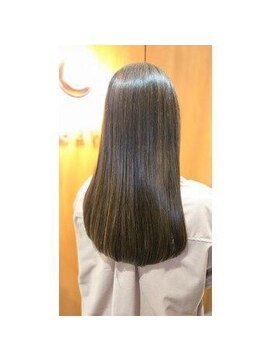 エレノア 越谷(Eleanor) ツヤ感と立体感が魅力!自然なハイライトカラー♪