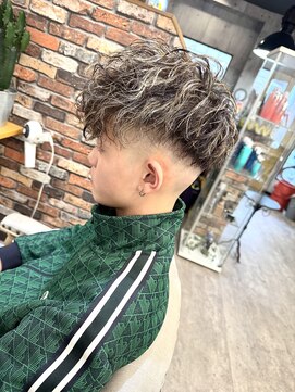 ルーナヘアー(LUNA hair) スペインカール メンズパーマ スキンフェード メンズ カット