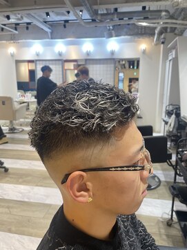 ルースト 京都河原町店(ROOST) 白メッシュ極道パーマ