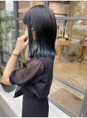 毛先ターコイズブルーの切りっぱなしヘア