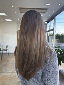アトリーチェ 六科店(ATTRICE)の写真/髪質やクセに合わせて施術。髪への負担を最小限に、自然で柔らかな仕上がりの縮毛矯正をお試しください。