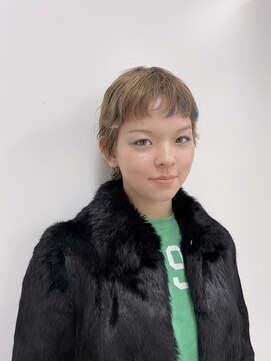 ヴィサージュクオン(VISAGE Quon) ブルーアクセント×ベリーショート