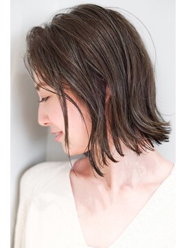 シカタリト 鎌倉(CICATA LiTo) グレージュ外はねハイライトカラー【CICATA鎌倉　高力】