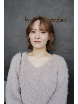 フェイバリットガーデン(favorite garden) 20代30代40代シルバーベージュ顔まわりレイヤーボブ