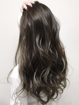 ラックスビー オオサカ  梅田茶屋町店(LUXBE OSAKA) 暗髪でも外国人風の透明感 by AKI【LUXBE 大阪梅田茶屋町店】