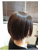 大人可愛い20代30代40代小顔ワンサイドショートボブ丸み前下がり