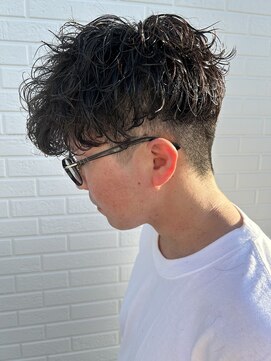 ヒュイル バイ ニアウ(Hwyl by Niau) メンズマッシュパーマ波巻スパイラルパーマニュアンスパーマ