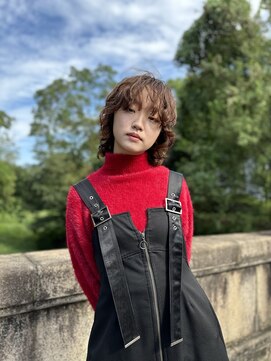 シア(sia) チェリーレッド/パーマスタイル/レッドブラウン/ハッシュカット