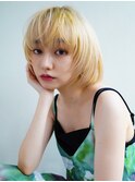 顔まわりレイヤー金髪ハイトーンボブ段カットクラゲヘアー