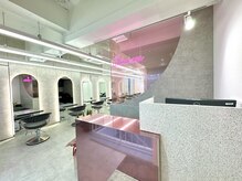 ロンドワン 三宮元町(Lond one)の雰囲気（開放感のある可愛い店内でリラックス/シャンプーもこだわります,）
