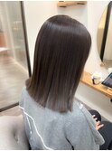 透け感アッシュブラウン × 切りっぱなしボブ