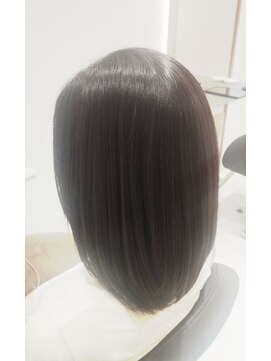 アンベリールフルー(EMBELLIR fleur) 艶髪ミディアムレイヤーカットスタイル