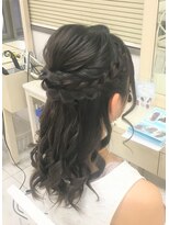 リサ 恵比寿(risa.)&nbsp;王道に可愛い編み込みハーフアップ♪