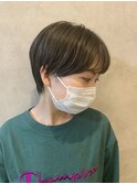 スッキリ収まるショートヘア×セピアグレージュ