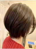 頭のかたちを綺麗に見せる束感ショートボブ｜ニュアンスカラー