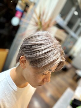 ヘアーワークス ボナ(HAIR WORKS bona.) 毛流れセンターパート×透明感カラー/