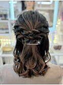 結婚式 二次会 お呼ばれ ハーフアップ×ビジューピン