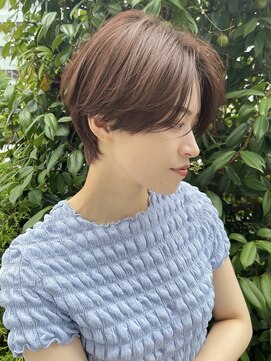 イヴォークトーキョーオーサカ(EVOKE TOKYO osaka) ハンサムショート くびれヘア 似合わせ レイヤーカット ベージュ