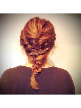 フレア・イデア(flare-想-) 三つ編みアレンジ