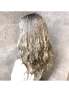 キャラ シャローネ 池袋(Chara Chalone) ホワイトブロンドヘアー【池袋】_