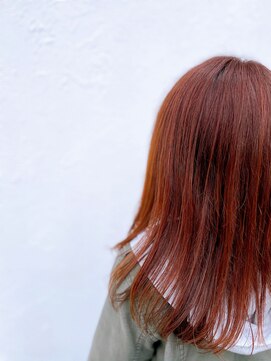 ロンド(Le rond) キレイなピンクオレンジのミディアムスタイル