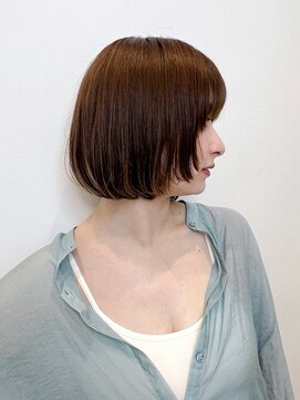 トルネード(TORNADO) 大人ショートボブ前髪ありフェイスレイヤー丸顔面長絶壁 K0829