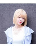 外国人風ハイトーンプラチナブロンドショートボブ丸みボブ