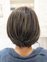 ヘアーデザインムーヴ(Hair design MOVE) 白髪ぼかしハイライト　ショート