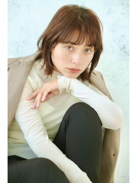 ビィシャイン 小野店 無造作に動くショートウルフ