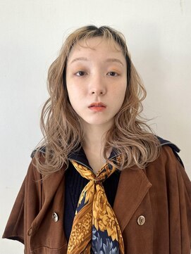 リル 茅ヶ崎(Liru:) イメチェン/ホワイトブロンド/外ハネボブ/美髪/茅ヶ崎駅