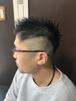 サロンドチャンピオン(SALON DE CHAMPION)の写真/【メンズカット¥2400～/カット＋シャンプーブロー＋シェービング¥3300】スピーディー＆手頃価格でご提供！