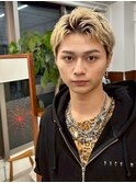 ホワイトブロンドアップバングスパイキーショートフェザーパーマ
