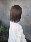 アッシュブラウンのプツっとボブ