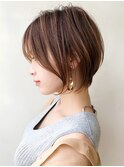 レイヤーショートボブ小顔外ハネスタイルグレージュ