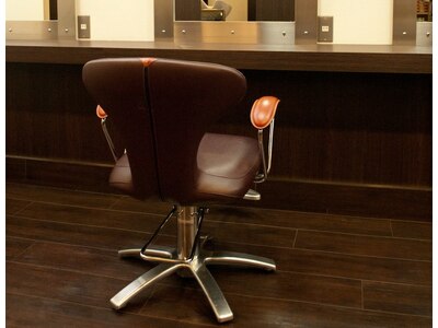 椅子はイタリアの超一流ブランド「カッシーナ」を使用しています
