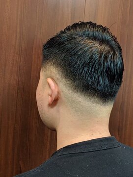 トウキョウバーバーヴァッシュ 神保町店(Tokyo Barber VASH) スキンフェード七三